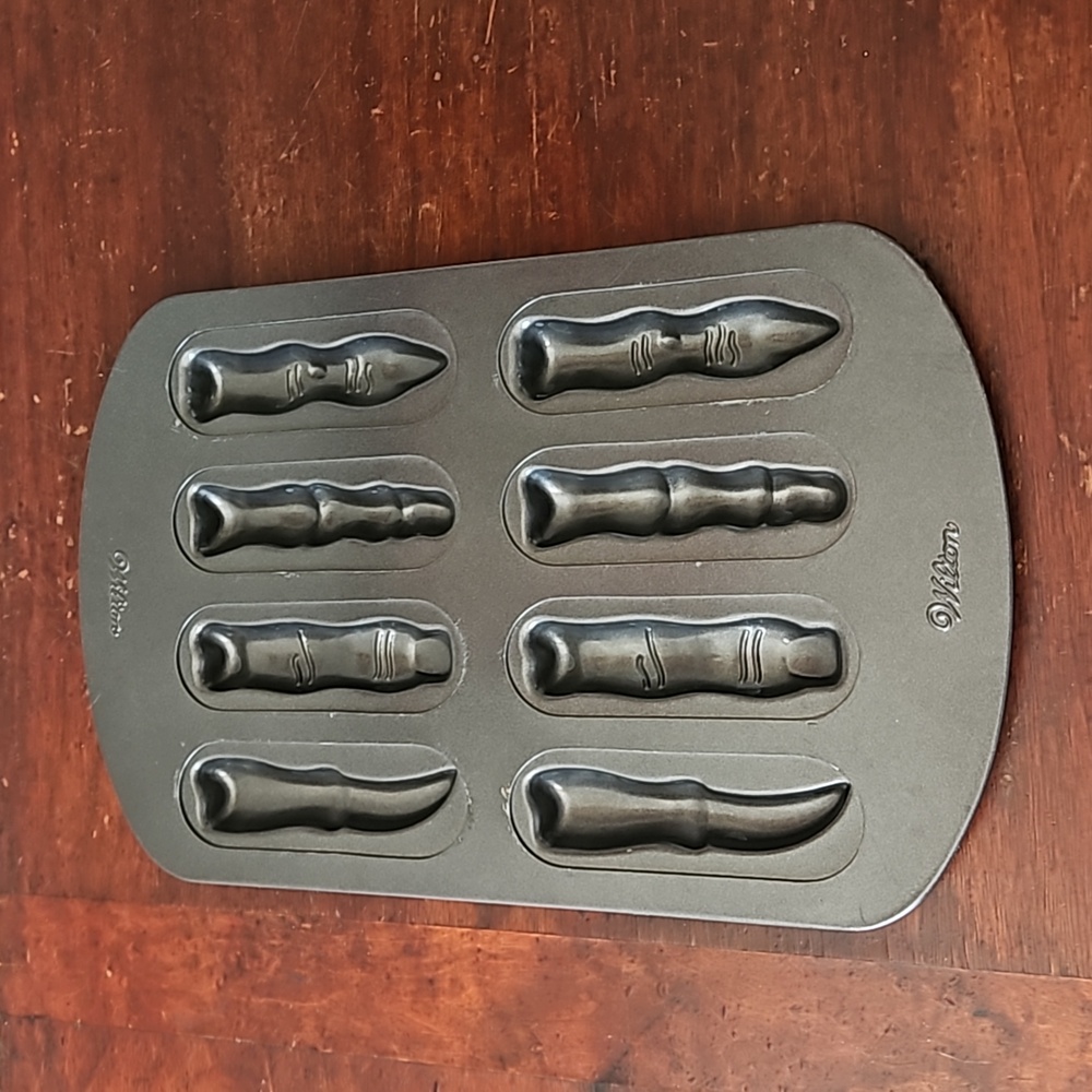 Wilton Halloween Finger Cavity Cookie Pan